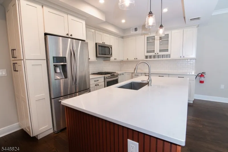 14 Clover Ct Berkeley Heights, NJ 07922