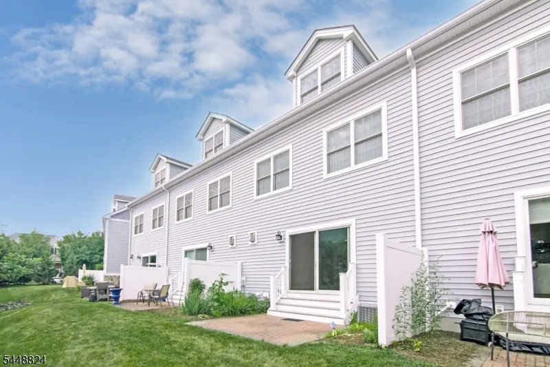 14 Clover Ct Berkeley Heights, NJ 07922