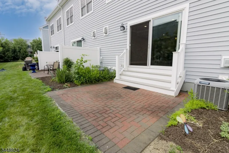 14 Clover Ct Berkeley Heights, NJ 07922