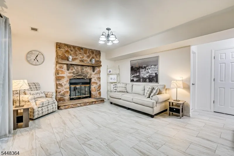 737 W 8Th St Plainfield City, NJ 07060