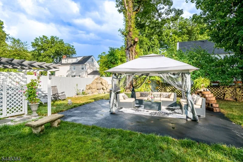 737 W 8Th St Plainfield City, NJ 07060
