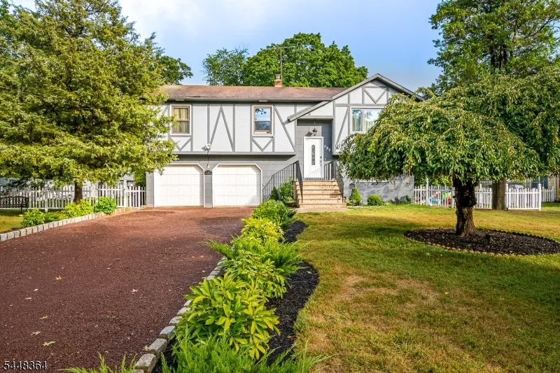 737 W 8Th St Plainfield City, NJ 07060