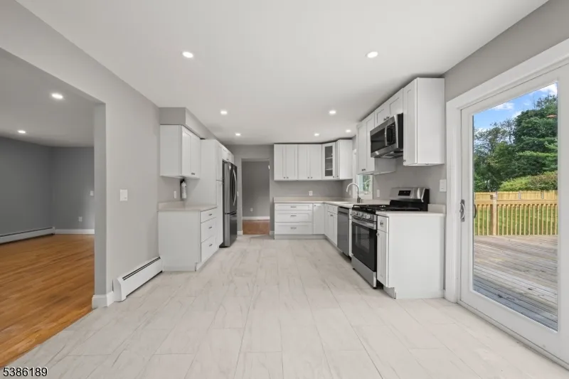 14 Kim Ln Washington, NJ 07840