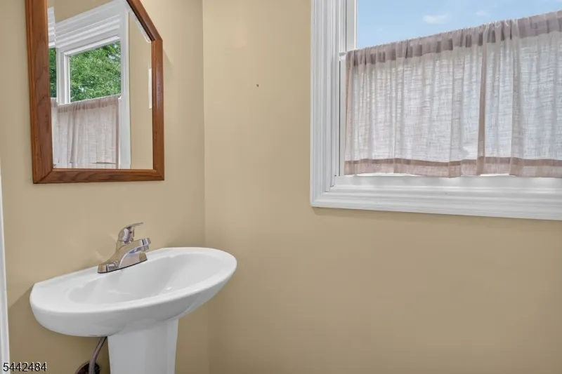 309 Stelko Ave Lopatcong, NJ 08865