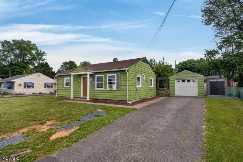 309 Stelko Ave Lopatcong, NJ 08865