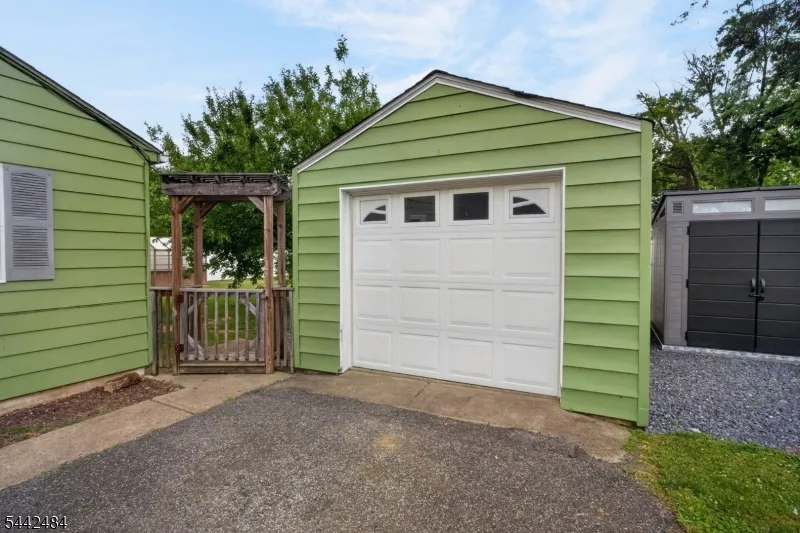 309 Stelko Ave Lopatcong, NJ 08865