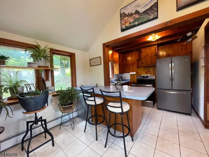 16 Lakeview Rd Hopatcong, NJ 07843