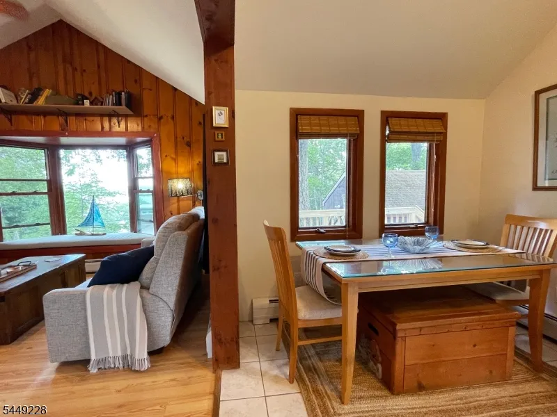 16 Lakeview Rd Hopatcong, NJ 07843