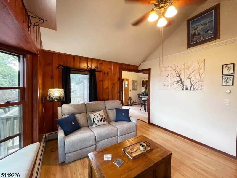16 Lakeview Rd Hopatcong, NJ 07843