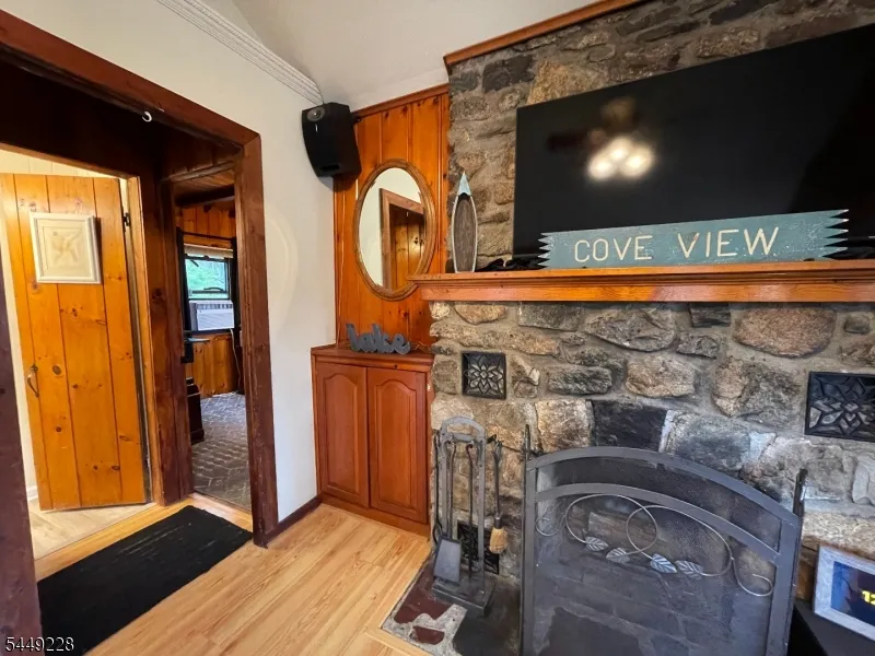 16 Lakeview Rd Hopatcong, NJ 07843