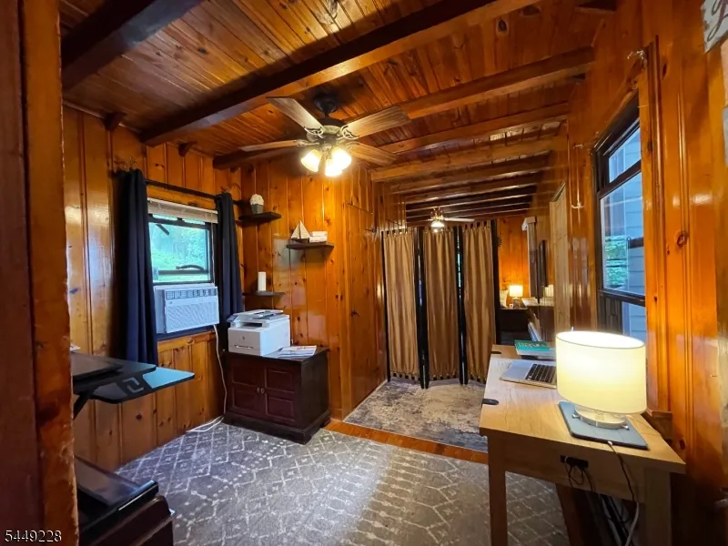 16 Lakeview Rd Hopatcong, NJ 07843