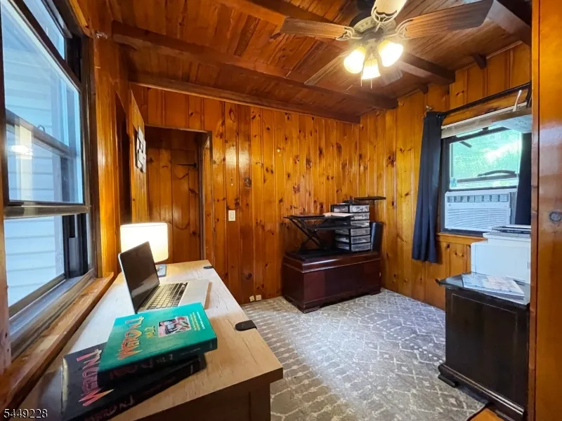 16 Lakeview Rd Hopatcong, NJ 07843