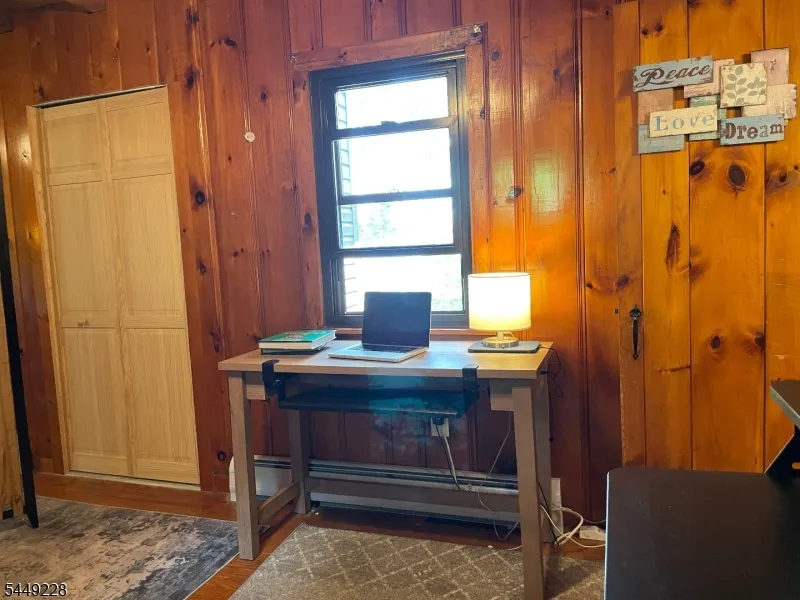 16 Lakeview Rd Hopatcong, NJ 07843