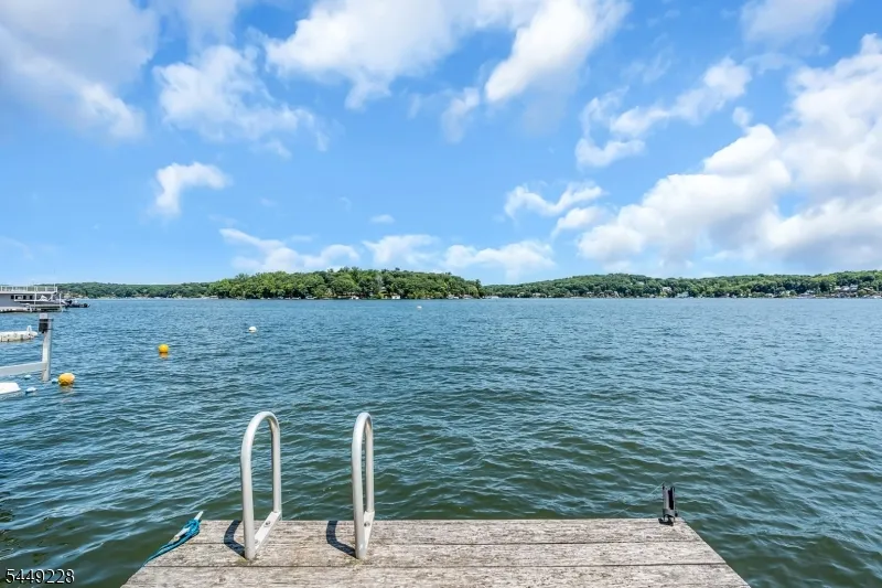 16 Lakeview Rd Hopatcong, NJ 07843