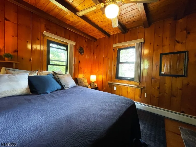 16 Lakeview Rd Hopatcong, NJ 07843