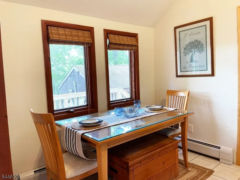 16 Lakeview Rd Hopatcong, NJ 07843