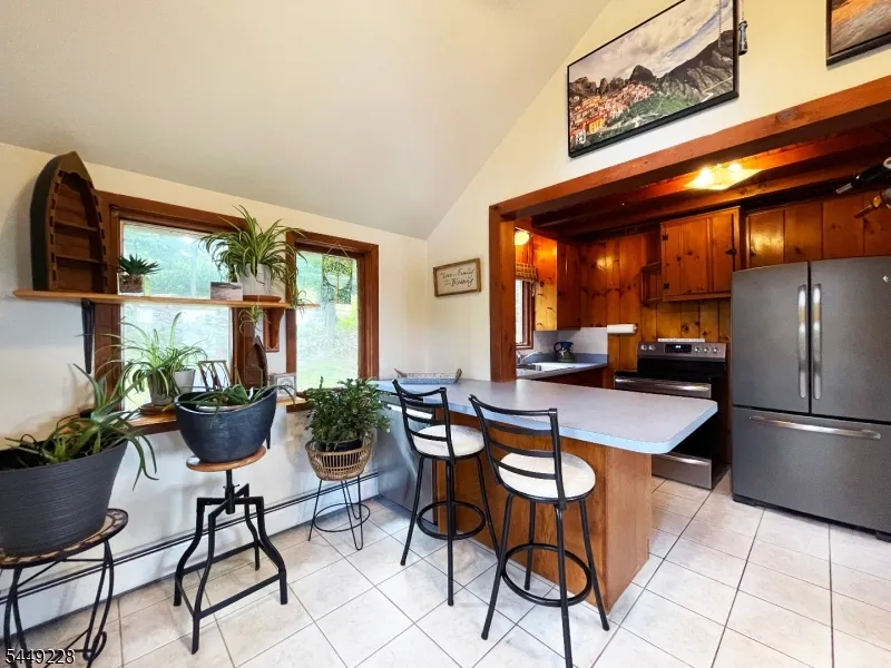 16 Lakeview Rd Hopatcong, NJ 07843