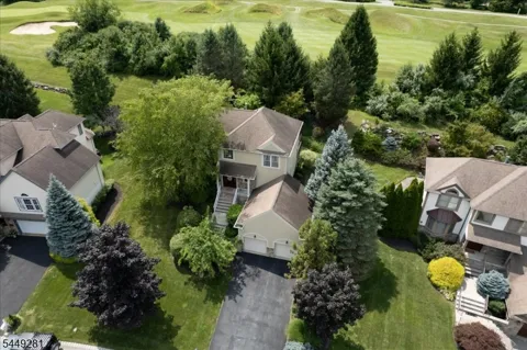 9 Cypress Ln