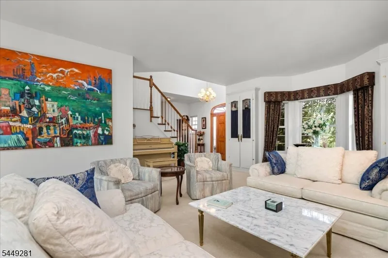 9 Cypress Ln Hardyston, NJ 07419