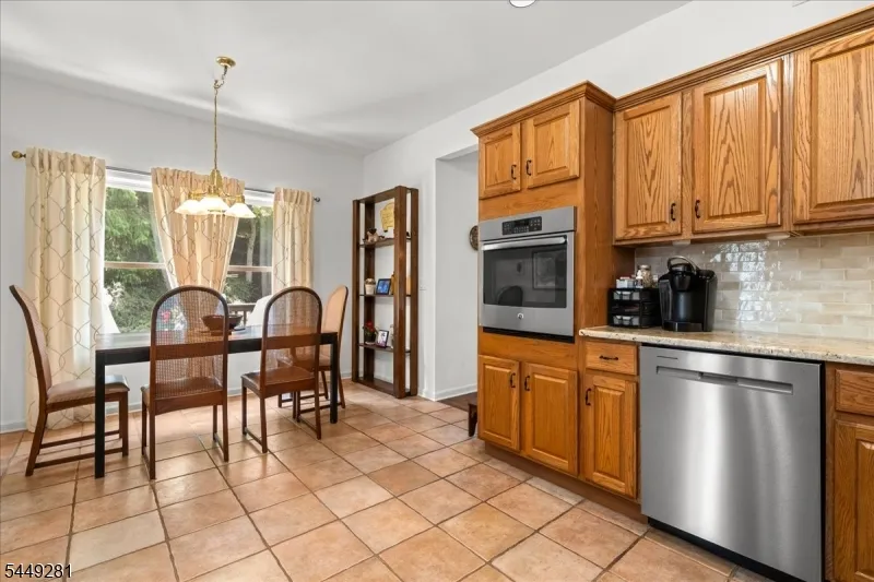 9 Cypress Ln Hardyston, NJ 07419