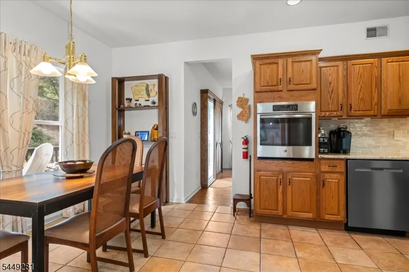 9 Cypress Ln Hardyston, NJ 07419