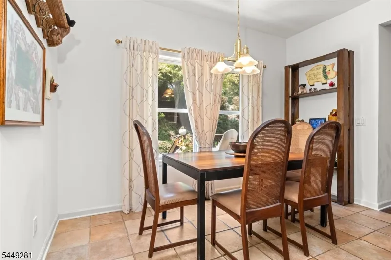 9 Cypress Ln Hardyston, NJ 07419