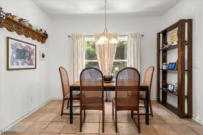 9 Cypress Ln Hardyston, NJ 07419