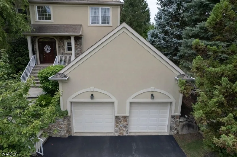 9 Cypress Ln Hardyston, NJ 07419