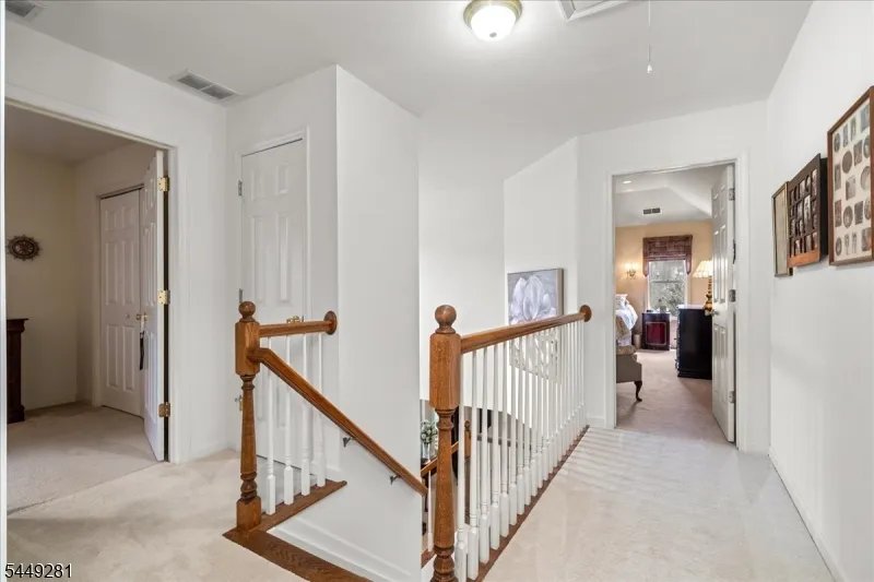 9 Cypress Ln Hardyston, NJ 07419