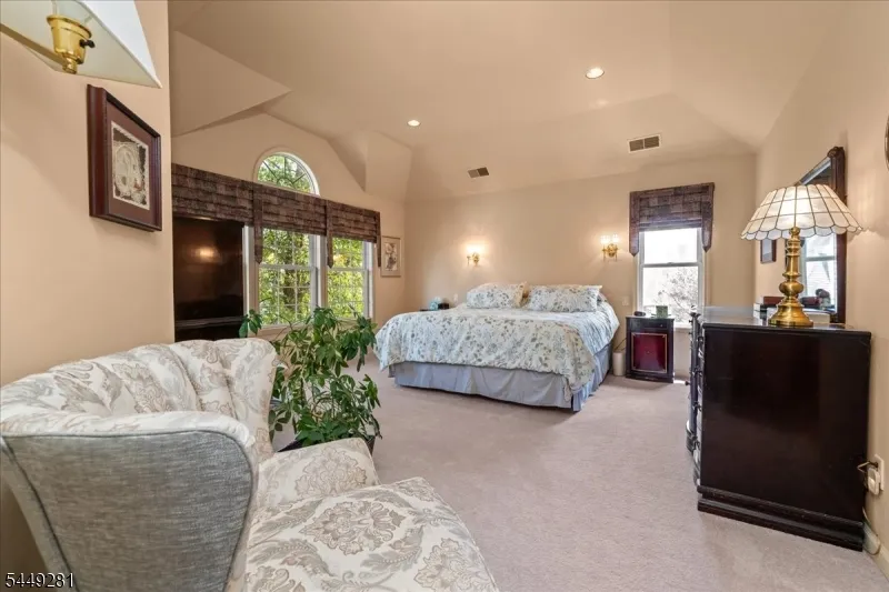 9 Cypress Ln Hardyston, NJ 07419