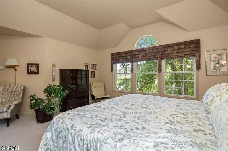 9 Cypress Ln Hardyston, NJ 07419