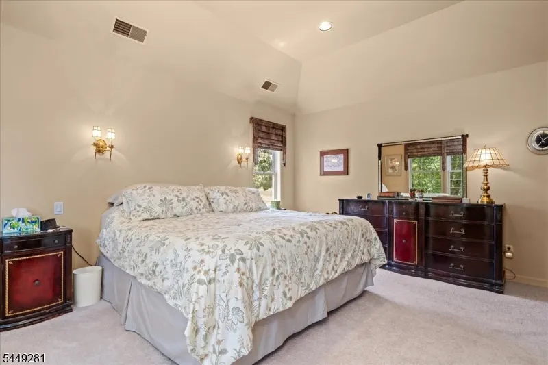 9 Cypress Ln Hardyston, NJ 07419