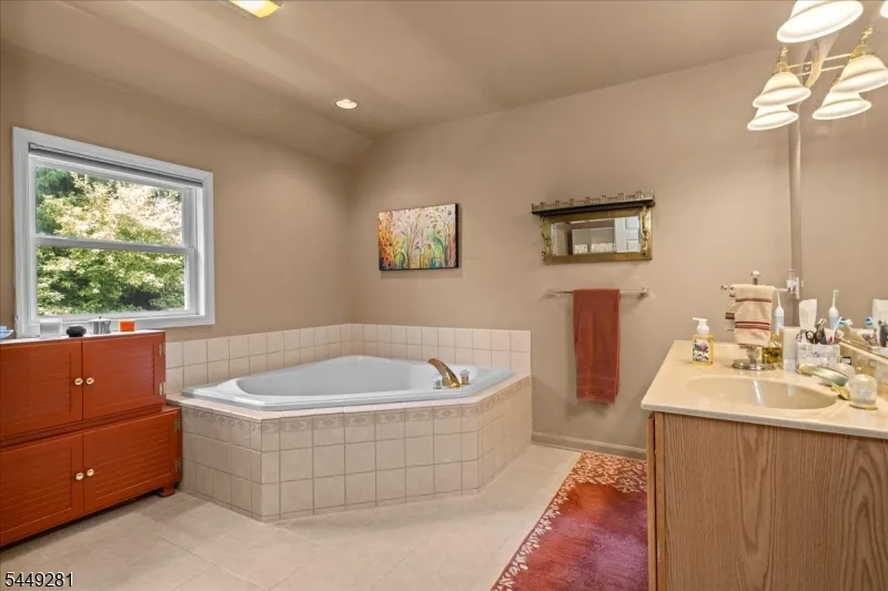 9 Cypress Ln Hardyston, NJ 07419