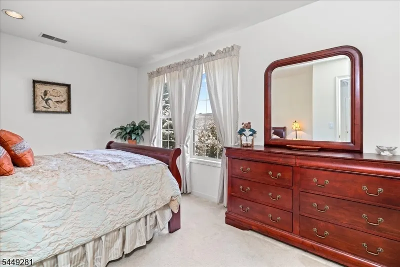 9 Cypress Ln Hardyston, NJ 07419