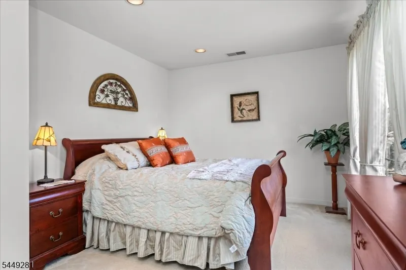 9 Cypress Ln Hardyston, NJ 07419