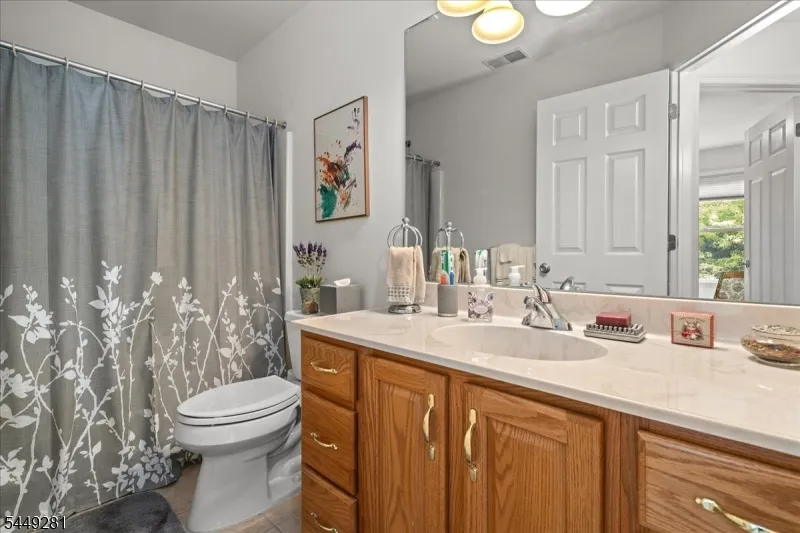 9 Cypress Ln Hardyston, NJ 07419