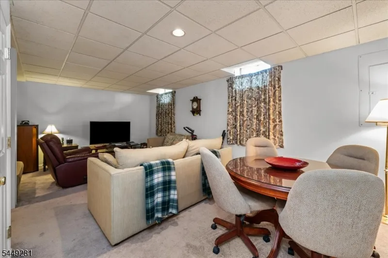 9 Cypress Ln Hardyston, NJ 07419