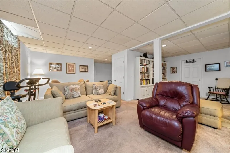 9 Cypress Ln Hardyston, NJ 07419
