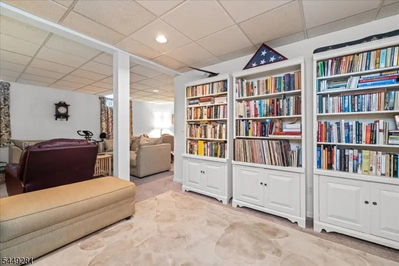 9 Cypress Ln Hardyston, NJ 07419