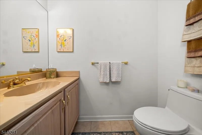 9 Cypress Ln Hardyston, NJ 07419