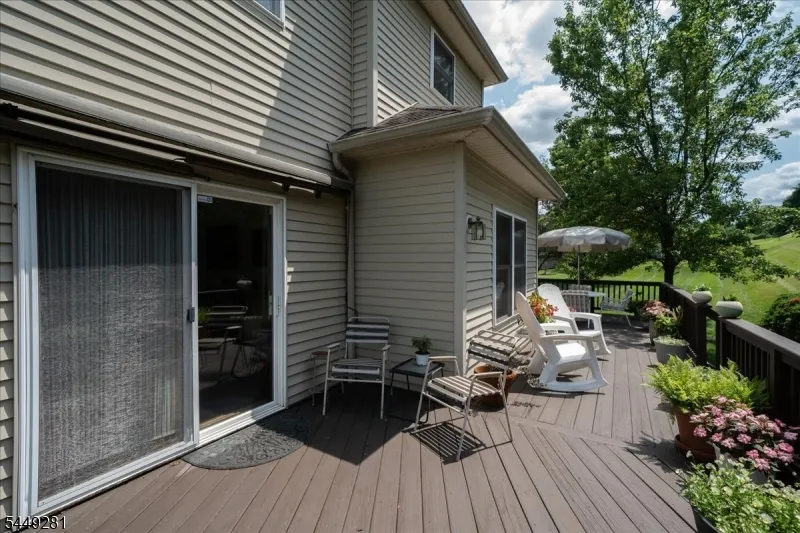 9 Cypress Ln Hardyston, NJ 07419