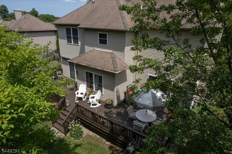9 Cypress Ln Hardyston, NJ 07419