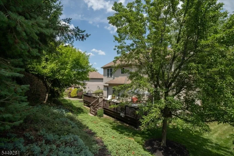 9 Cypress Ln Hardyston, NJ 07419