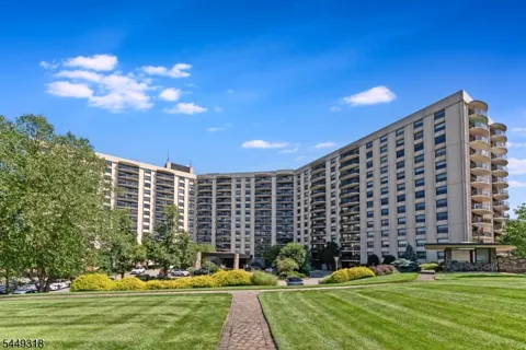2 Claridge Dr #1NE Unit 1NE
