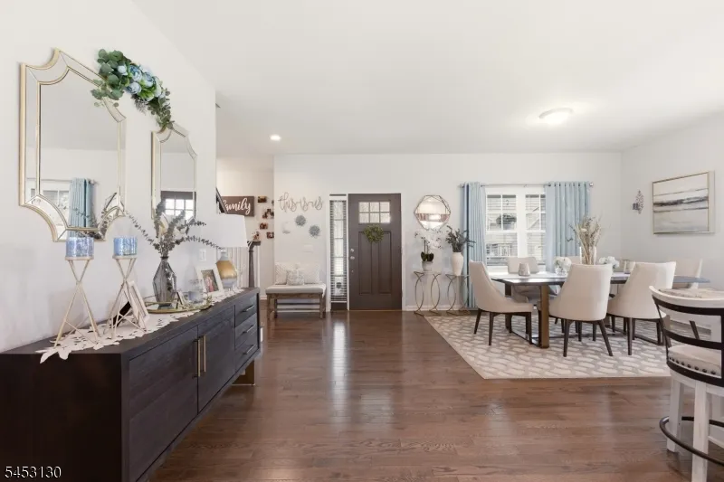 2 Bluffs Ct Hamburg, NJ 07419