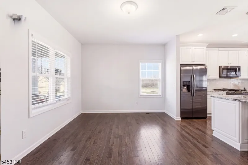2 Bluffs Ct Hamburg, NJ 07419