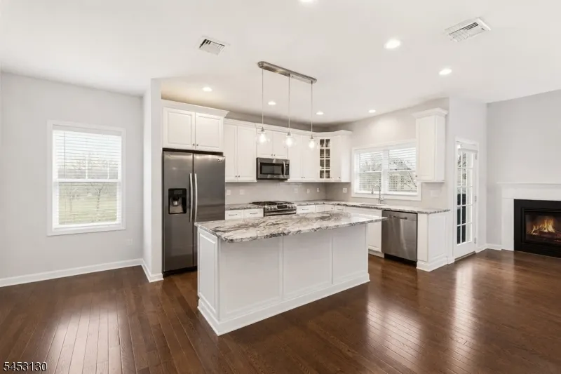 2 Bluffs Ct Hamburg, NJ 07419