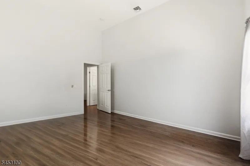 2 Bluffs Ct Hamburg, NJ 07419