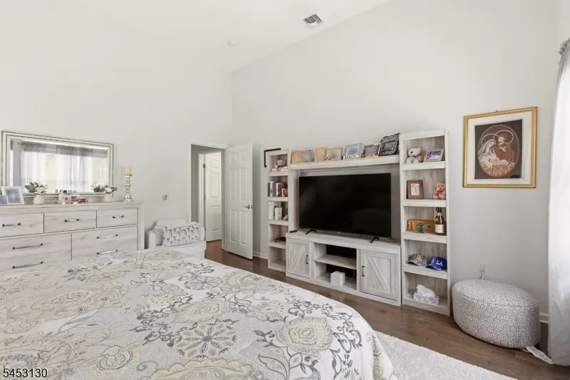 2 Bluffs Ct Hamburg, NJ 07419