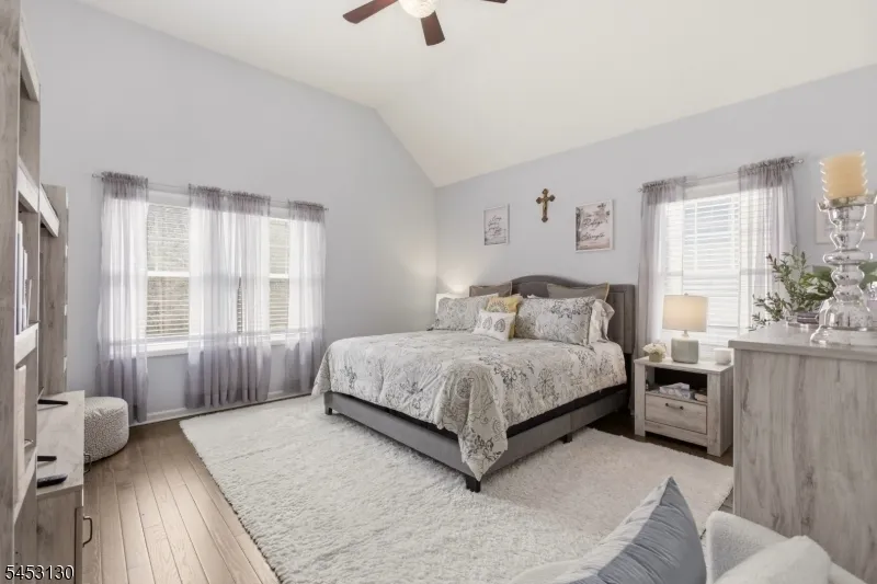 2 Bluffs Ct Hamburg, NJ 07419
